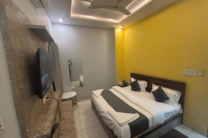 Hotel Jawahar Ji Pandya and Restaurant