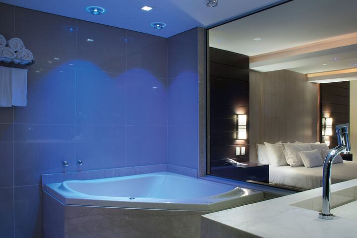 Hot Tub 41 of 71