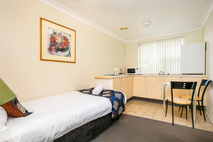 Room 16 of 32