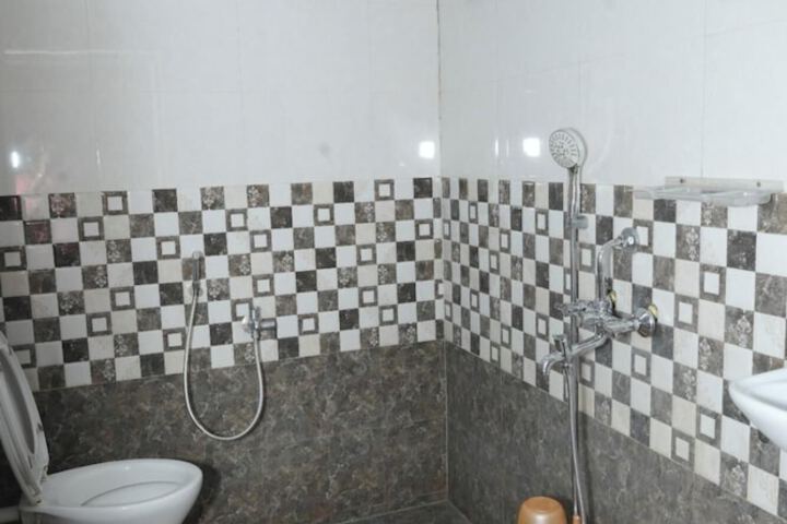 Room 9 of 14