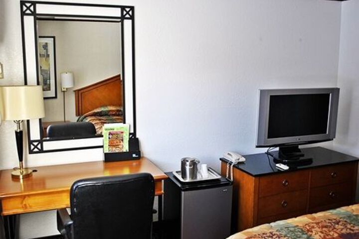Room 10 of 29