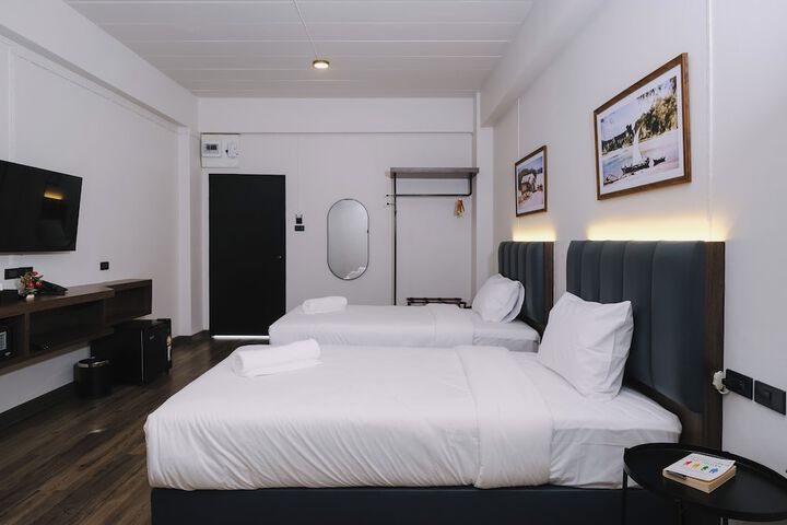 Room 5 of 14