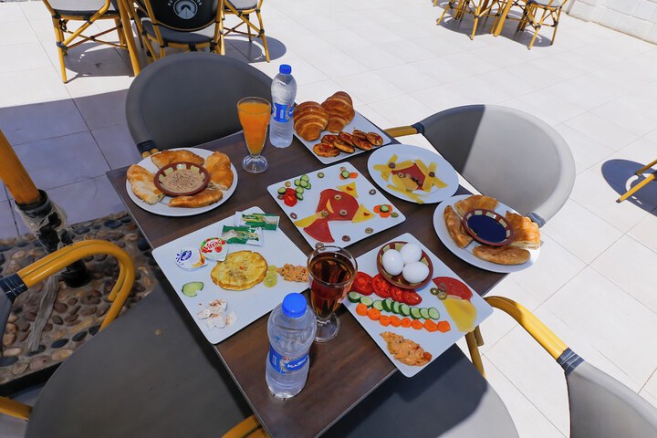Breakfast/Coffee Service 192 of 227