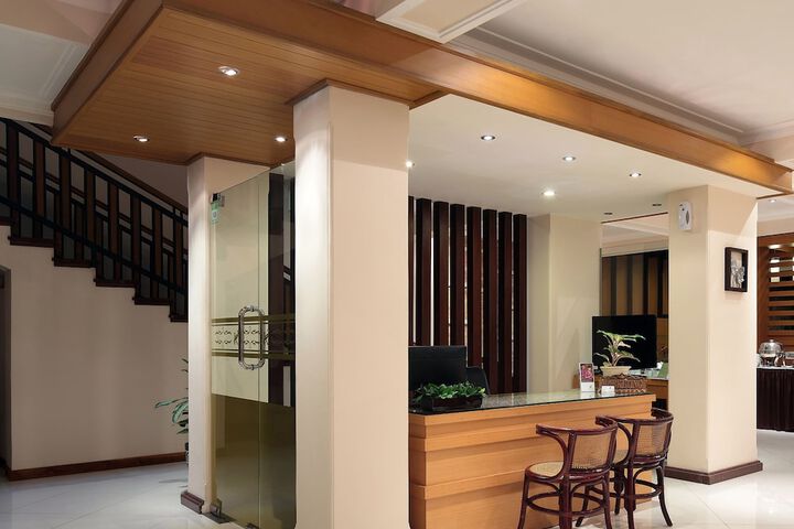 Concierge desk