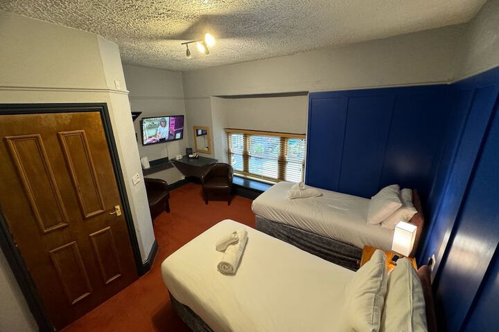 Room 6 of 43