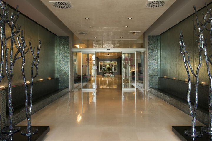 Hotel 2 of 168