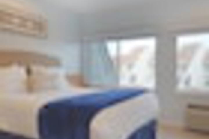 Room 35 of 984