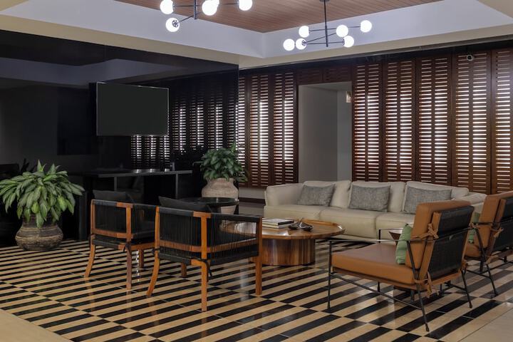 Entrance & Lobby