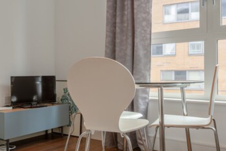 Room 4 of 15