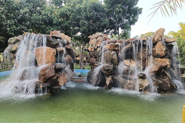 Pool 33 of 55