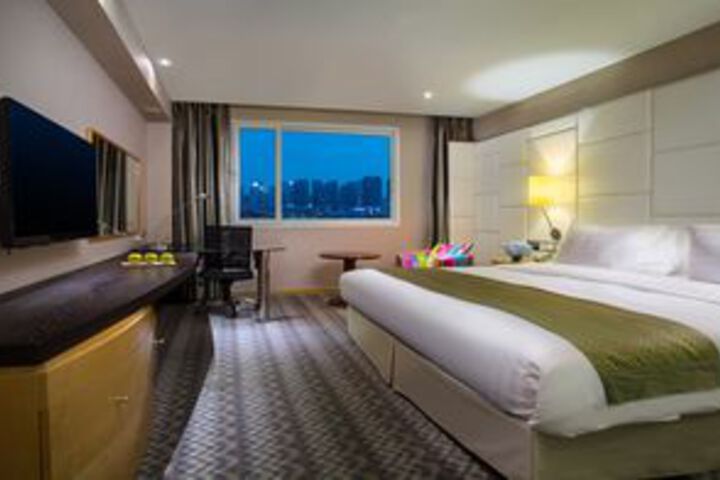 Room 25 of 83