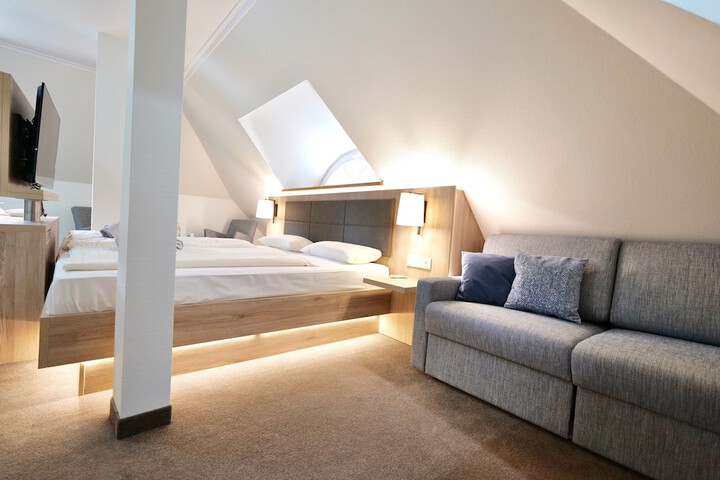 Room 12 of 50