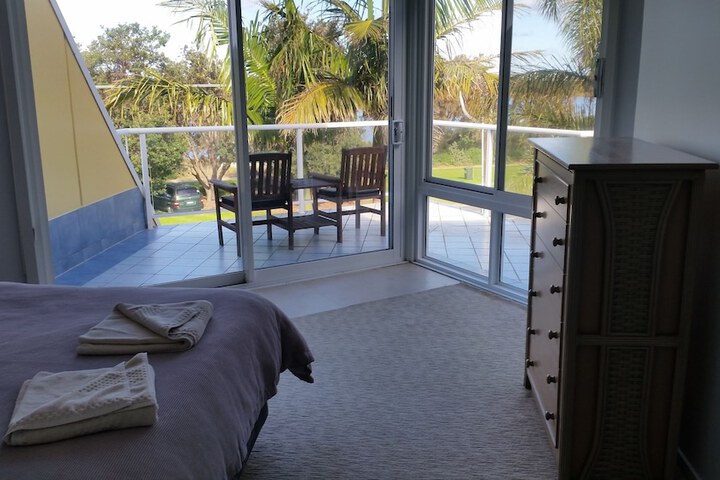 Room 6 of 25