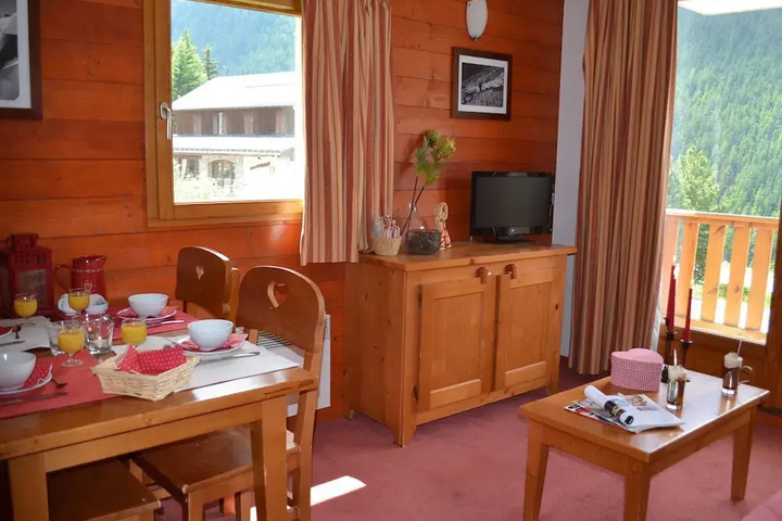 Room 3 of 10