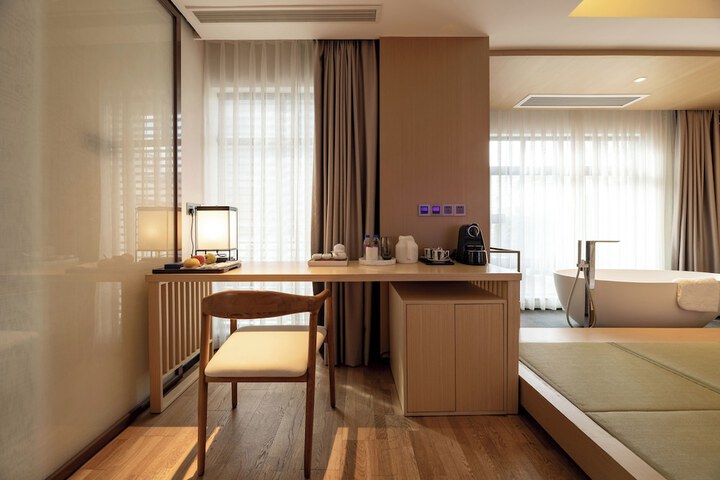 Room 12 of 86