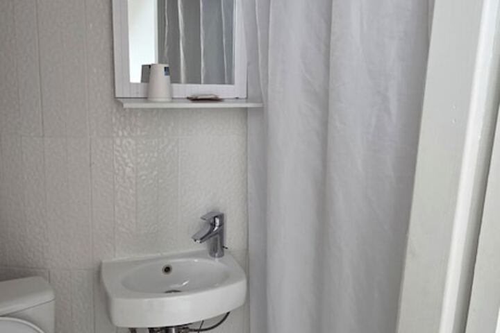 Room 28 of 33