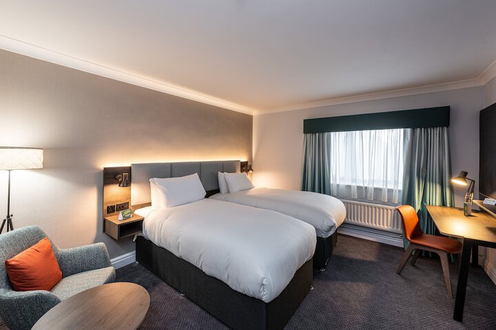 Room 14 of 100