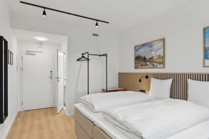 Room 7 of 28