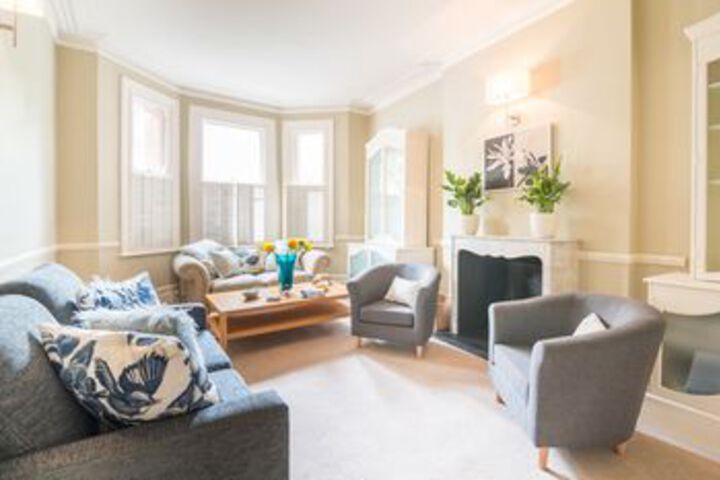 Spacious Chelsea Family Home near The Thames