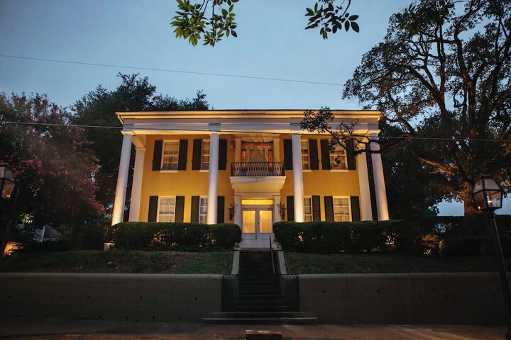 Anchuca Historic Mansion &  Inn in Vicksburg, MS
