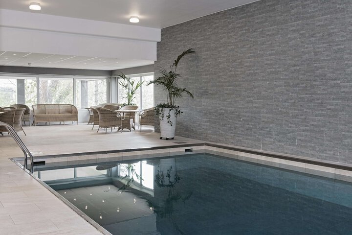 Hotel Pool