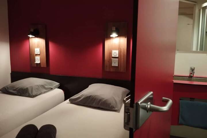 Room 36 of 80