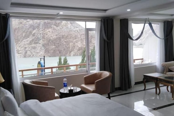 Room 15 of 23