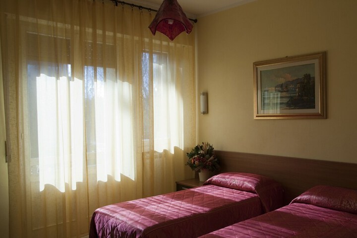 Room 5 of 42