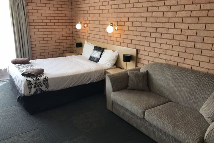Room 9 of 42