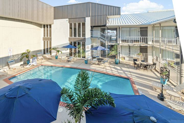 Hotel Pool