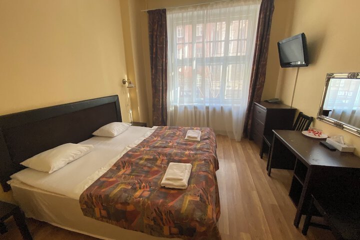 Room 166 of 272