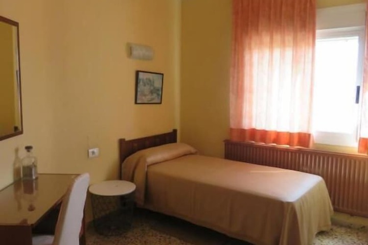 Room 5 of 7