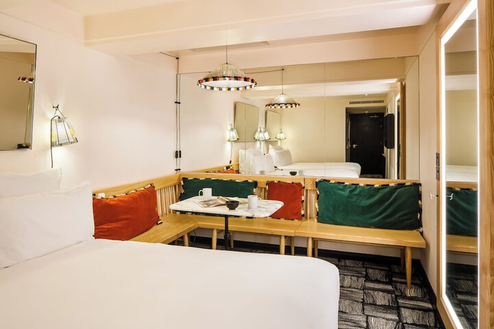 Room 10 of 24