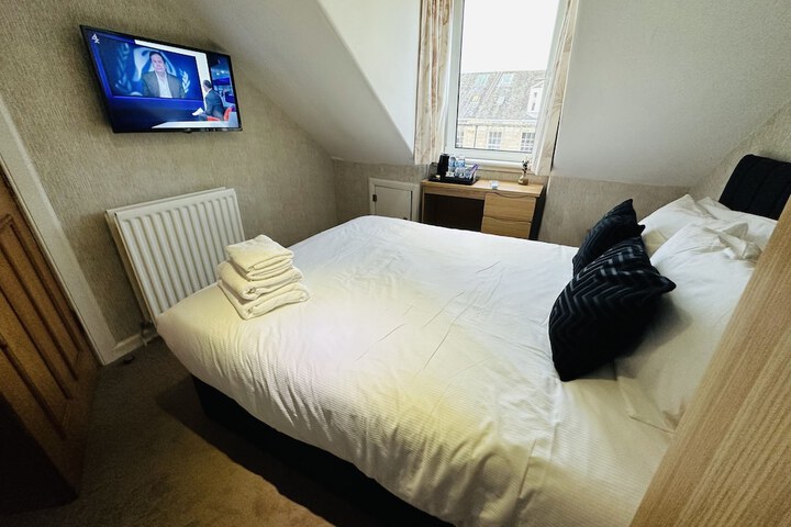 Room 10 of 25