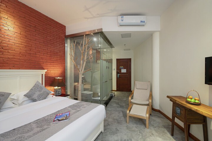 Room 32 of 161