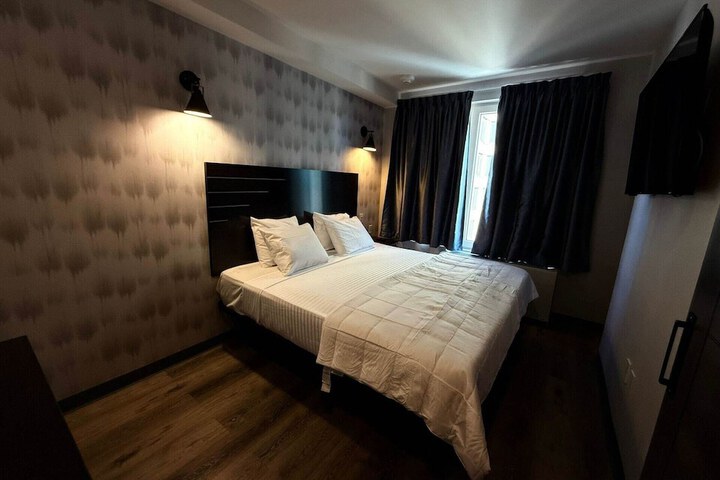 Room 8 of 22