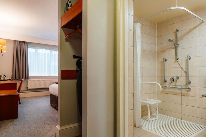 Room 15 of 168