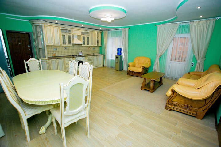 Room 6 of 30