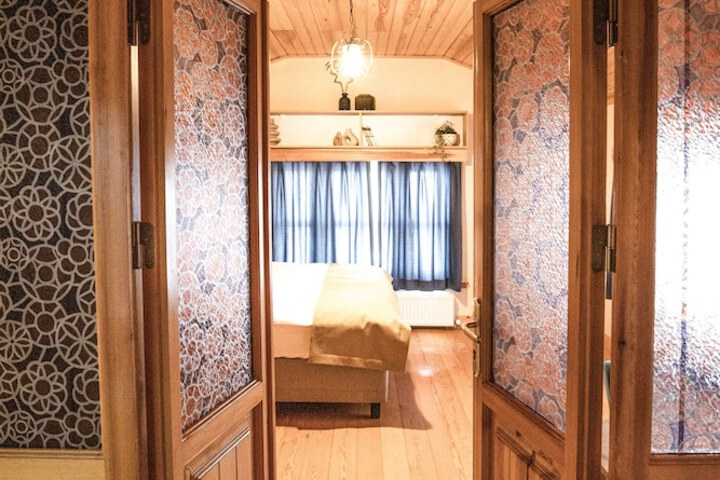 Room 6 of 42