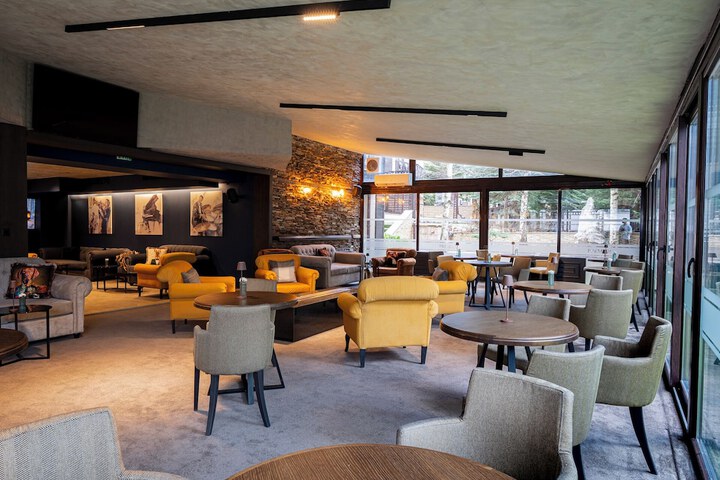 Entrance & Lobby