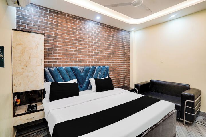 Room 15 of 36