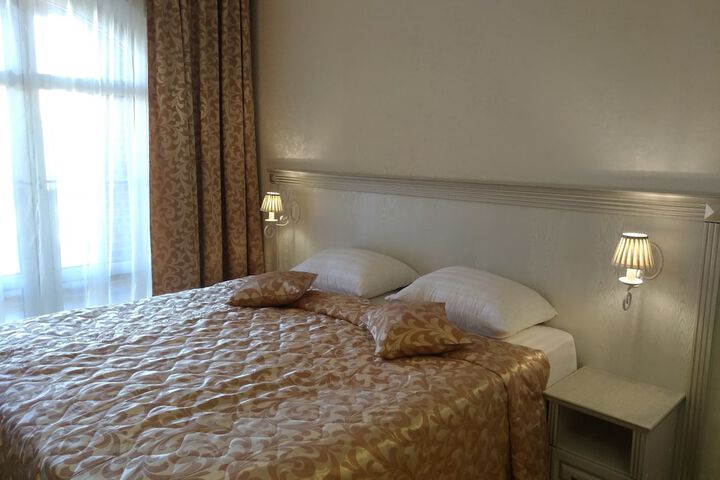Room 9 of 47