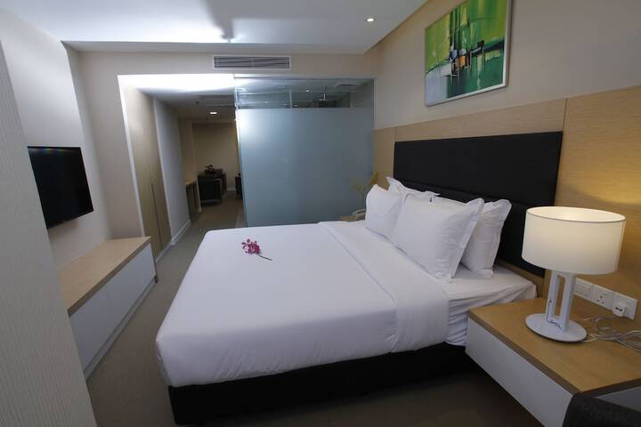 Room 10 of 32