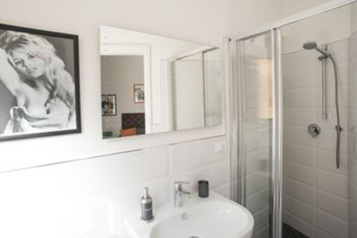 Room 4 of 30