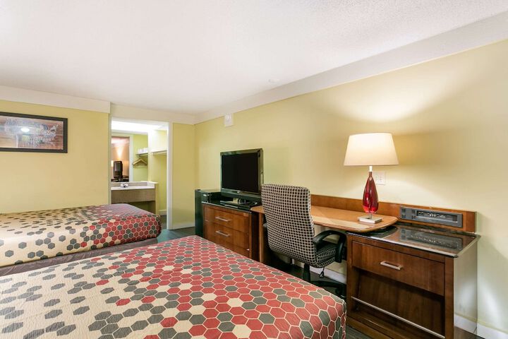 2 Double Beds (5 of 5)
