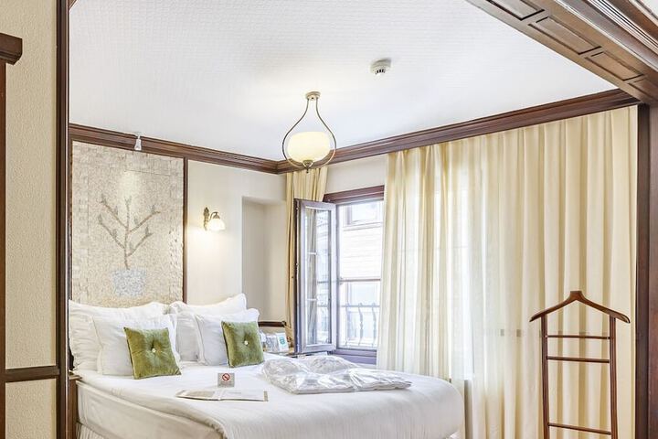 Room 42 of 111