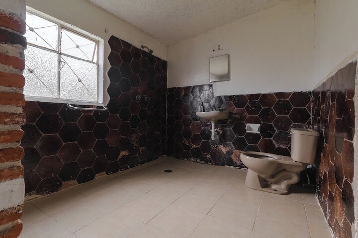 Room 142 of 210