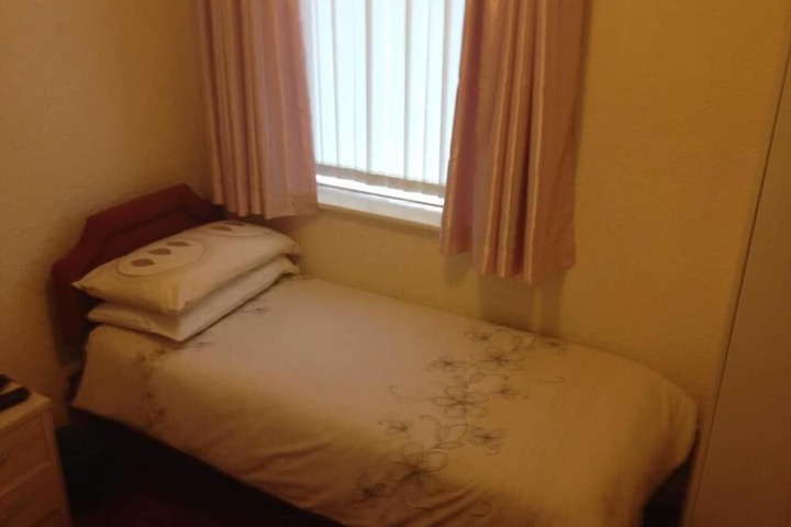 Room 2 of 33