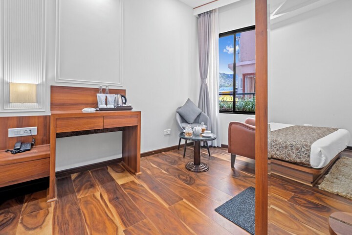 Room 8 of 40