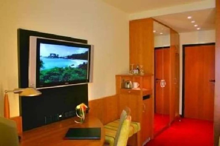 Room 28 of 63